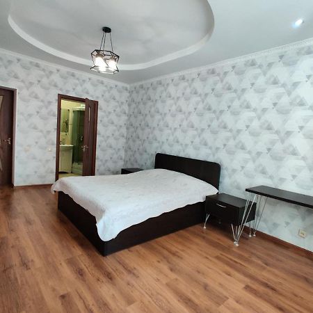 Комната В 4Х Комнатной Квартире Almaty Esterno foto