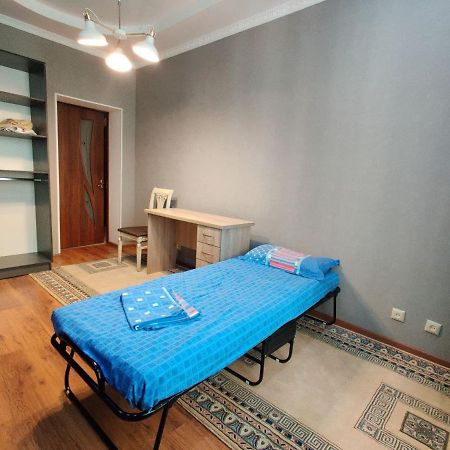 Комната В 4Х Комнатной Квартире Almaty Esterno foto