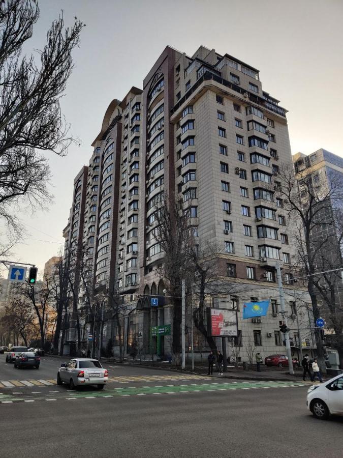 Комната В 4Х Комнатной Квартире Almaty Esterno foto