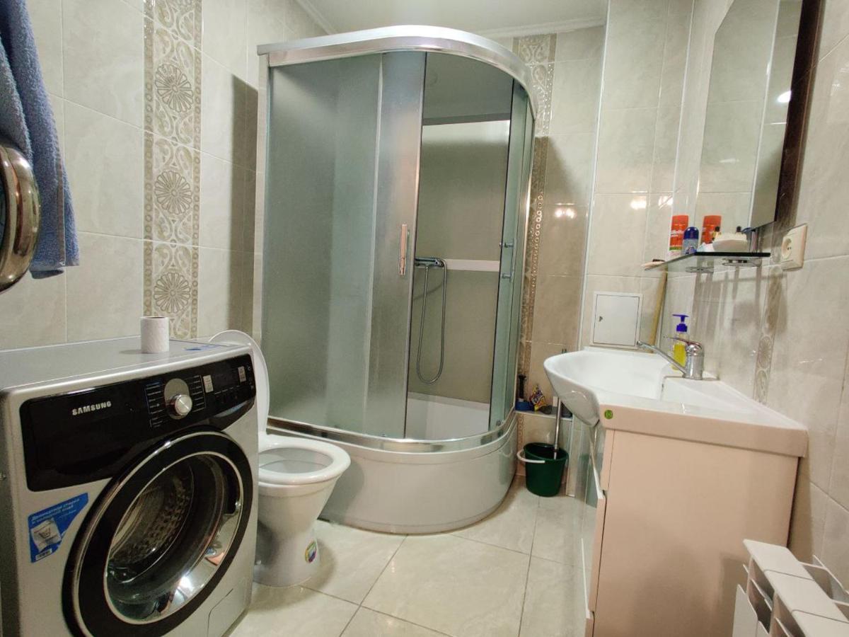 Комната В 4Х Комнатной Квартире Almaty Esterno foto