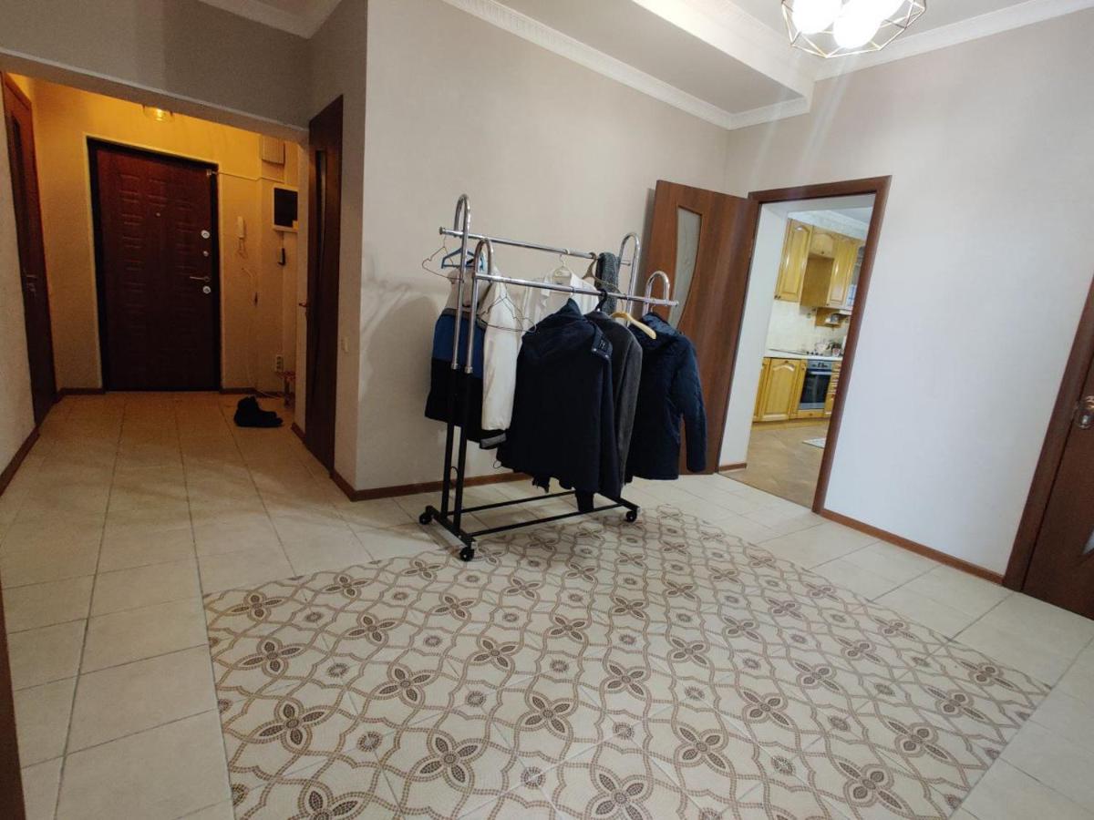 Комната В 4Х Комнатной Квартире Almaty Esterno foto